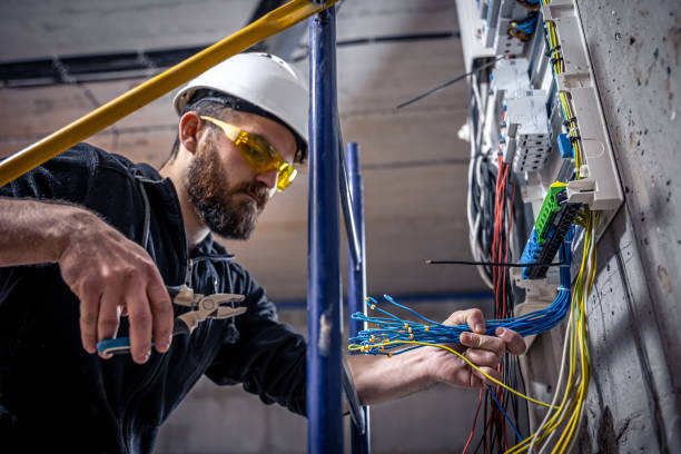 Best Electrical Contractors for Businesses  in Quincy, WA